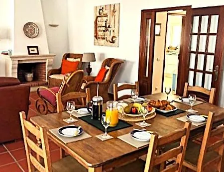 Pensión Spacious In D'el Rey