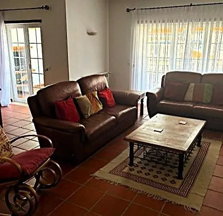 Spacious In D'el Rey Pensión